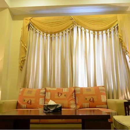 Hotel Multan Continental Eksteriør bilde