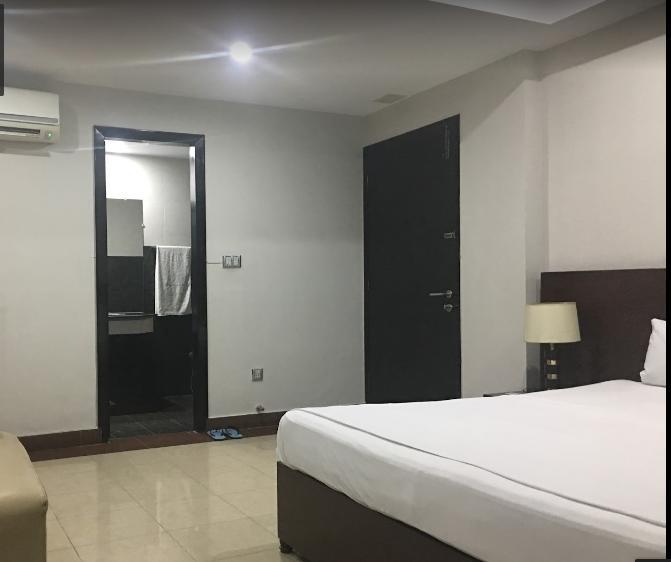 Hotel Multan Continental Eksteriør bilde