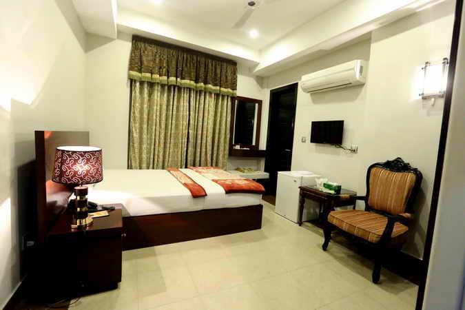 Hotel Multan Continental Eksteriør bilde