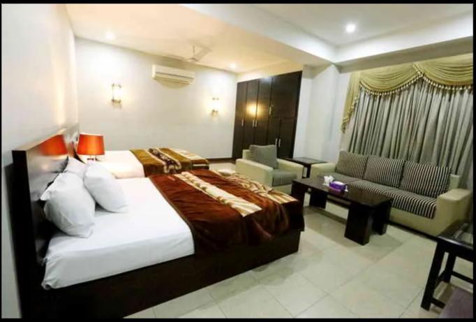 Hotel Multan Continental Eksteriør bilde