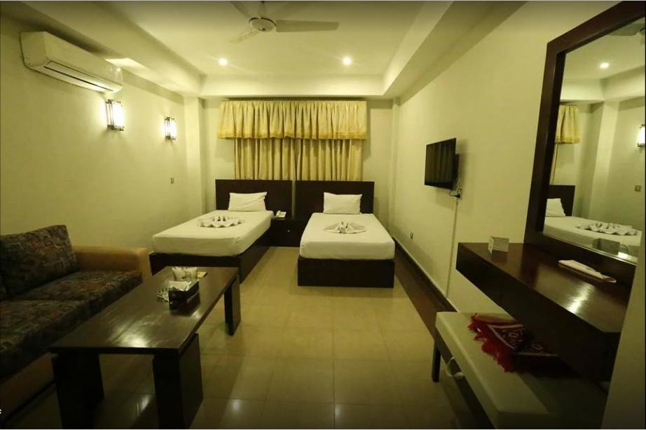 Hotel Multan Continental Eksteriør bilde