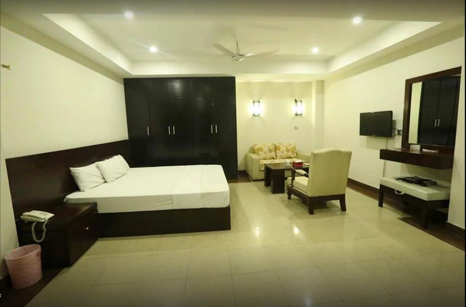 Hotel Multan Continental Eksteriør bilde